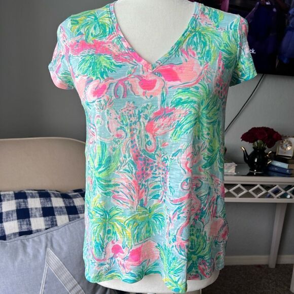 Lilly Pulitzer Etta V-Neck woman’s shirt - Picture 1 of 5
